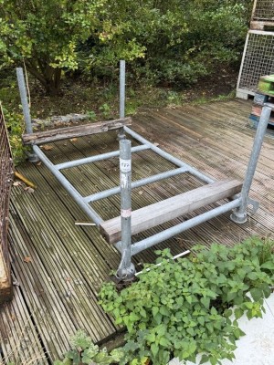 5449.187 => 1 Stapelgestell, verzinkt