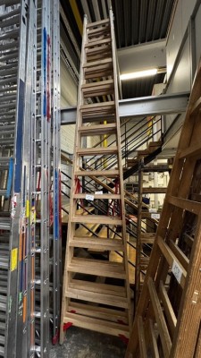 5492.159 => 2 Holzstehleitern, 14-sprossig