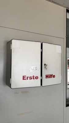5492.323 => 1 Erste-Hilfe-Schrank, wandmontiert