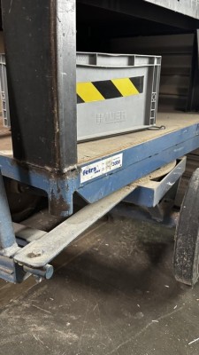 5492.353 => 1 Plattformwagen Fetra, 3000 kg mit Aufbau