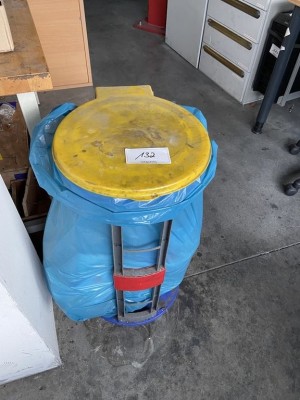 5524.132        ==>.   1 Müllsackständer