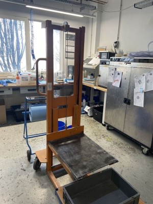 5524.283        ==>.   2 Werkzeughochhubwagen