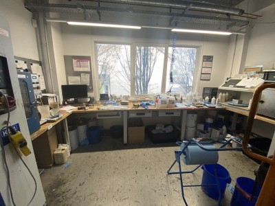 5524.286        ==>.   1 Pos. Arbeitstische