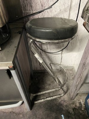 5524.315        ==>.   1 Barhocker