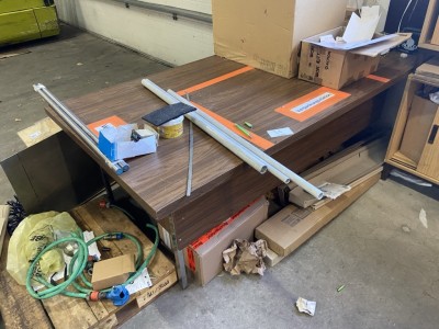 5555.31    =>     1 Schreibtisch