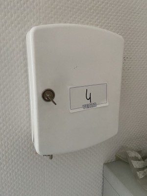 5574.4     =>   1 Schlüsselkasten, wandmontiert