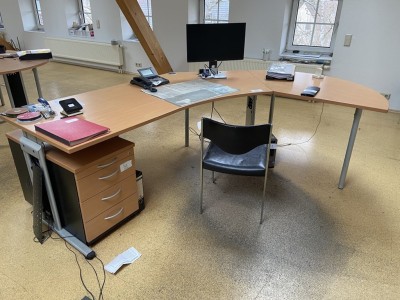 5574.32     =>   1 Winkelkombination mit Aktenrollcontainer