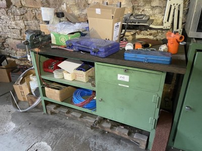 5574.148     =>   1 Werkbank mit Schraubstock