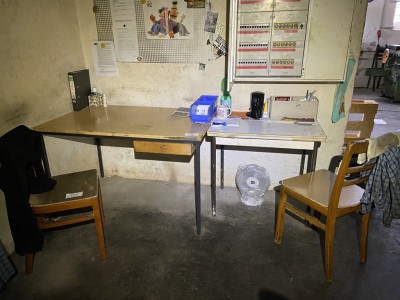 5574.189     =>   2 Tische mit insgesamt 2 Stühlen