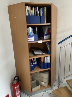 5574.7     =>   1 Eckaktenschrank