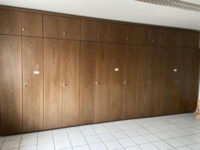 5574.11     =>   1 Aktenschrankwand, ca. 5 lfd. m