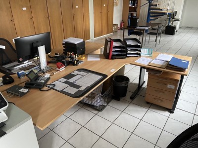 5574.16     =>   1 Winkelkombination mit Aktenrollcontainer