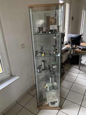 5574.46     =>   1 Vitrine mit Beleuchtung