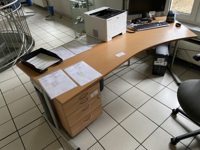 5574.47     =>   1 Winkelkombination mit Aktenrollcontainer