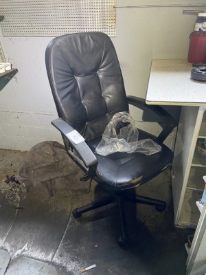 5574.154     =>   1 Drehstuhl