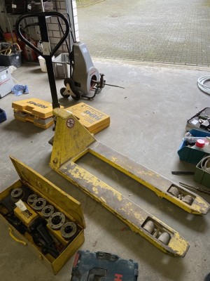 5571.84 => 1 Gabelhubwagen