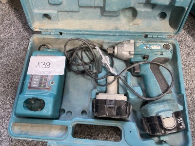 1561 => 1 Akku-Schrauber Makita mit 2 Akkus und Ladegerät