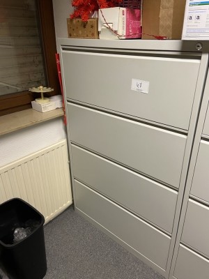 5612.47 =>. 1 Metallhängeregistraturschrank, 2-reihig