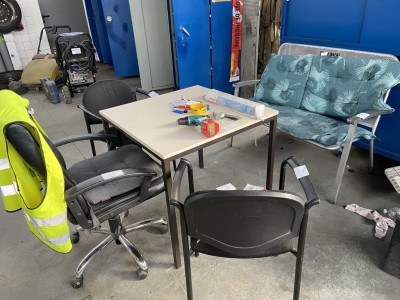 5612.66 =>. 1 Tisch mit Bank und 3 Stühlen