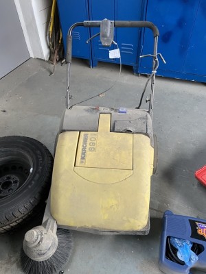 5612.78 =>. 1 Bodenkehrgerät Kärcher KSM 690