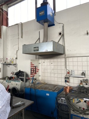 5612.83 =>. 1 Schweißtisch mit Absaugung Krevet