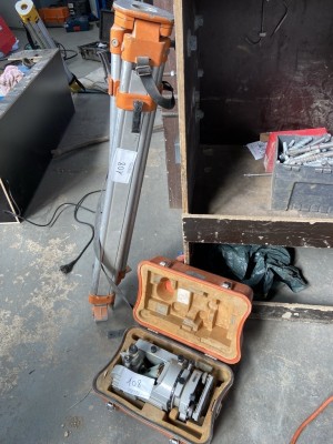 5612.108 =>. 1 Nivelliergerät Okkisha TS 20 mit Alu-Nivellierstativ