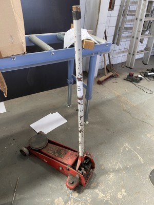 5612.117 =>. 1 Rangierwagenheber