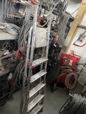 5612.163 =>. 1 Alu-Klappleiter