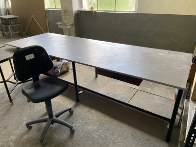 5595.140 => 1 Tisch, fahrbar