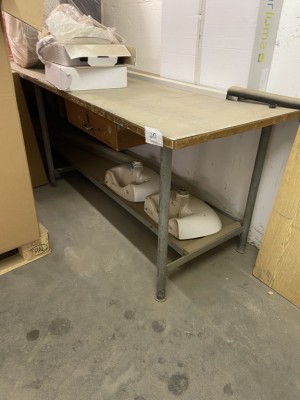 5595.213 => 1 Arbeitstisch