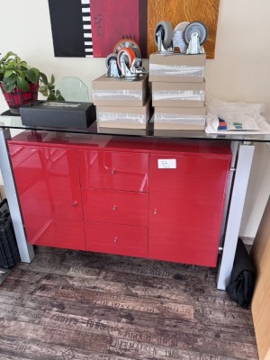 5627.57    =>   1 Sideboard, ca. 1,5 m breit mit Glasabdeckplatte