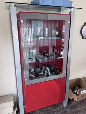 5627.60    =>   1 Vitrinenschrank mit Glasabdeckplatte