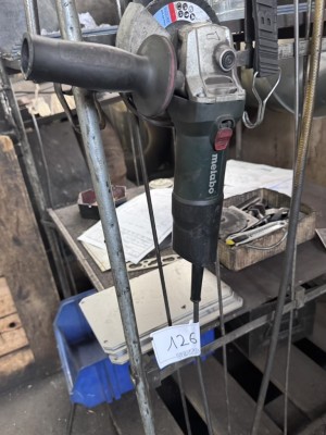 5627.126    =>   1 Einhandwinkelschleifer Metabo