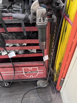 5627.198    =>   1 Einhandwinkelschleifer Metabo