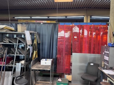 5627.214    =>   1 Schweißvorhang, ca. 6 lfm.