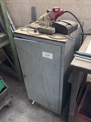 5627.228    =>   1 Metallwerkzeugschrank