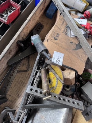 5627.455    =>   1 Einhandwinkelschleifer Metabo