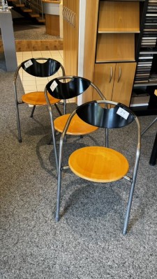 5618.74 => 1 Tisch mit 4 Besucherstühlen