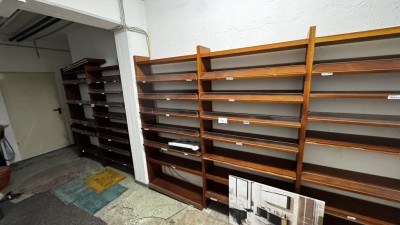 5618.97 => 1 Pos. Holzregale, ca. 7 lfd. m