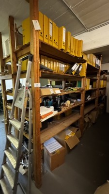 5618.99 => 1 Pos. Holzregale, ca. 8 lfd. m