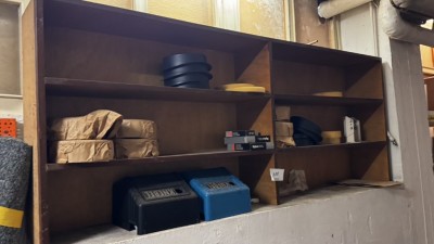 5618.118 => 1 Pos. Einrichtungsgegenstände bestehend aus Stühlen, Regalen, Tischen etc.
