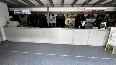 5618.123 => 1 Empfangstresen, ca. 8 lfd. m