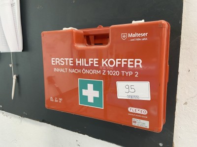5634.95 => 1 Erste-Hilfe-Koffer, wandmontiert