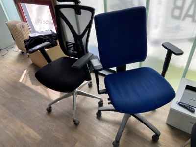 5634.143 => 2 Drehstühle mit Armlehnen
