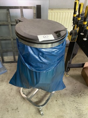 5636.60 => 1 Müllsackständer, fahrbar
