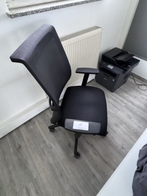 Bild 5589.68 => 1 Drehstuhl mit Armlehnen