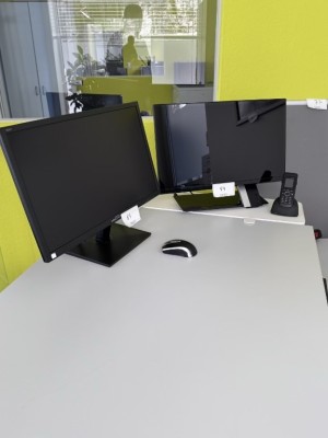 Bild 5589.84 => 2 Widescreen-TFT-Monitore