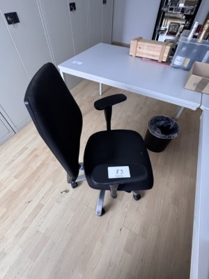 Bild 5589.89 => 1 Drehstuhl mit Armlehnen