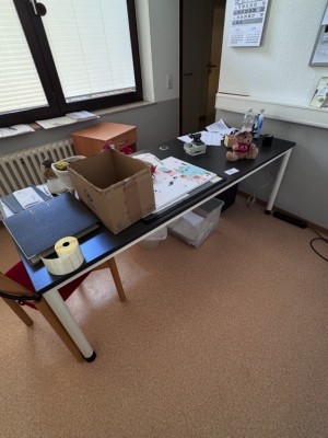 5385.862    =>    1 Schreibtisch mit Aktenrollcontainer