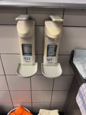 5385.957    =>    2 Handhygienespender, wandmontiert
